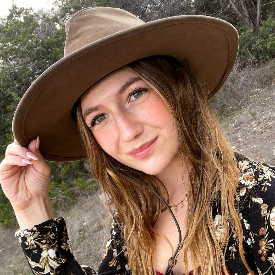 Profile image of Lauren Hoff